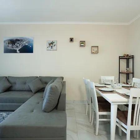 Happy Apartment *